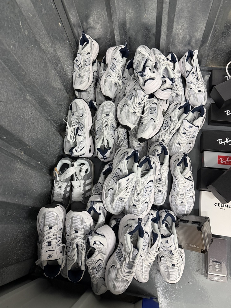 Acton storage facility unit auction IB-5242 26