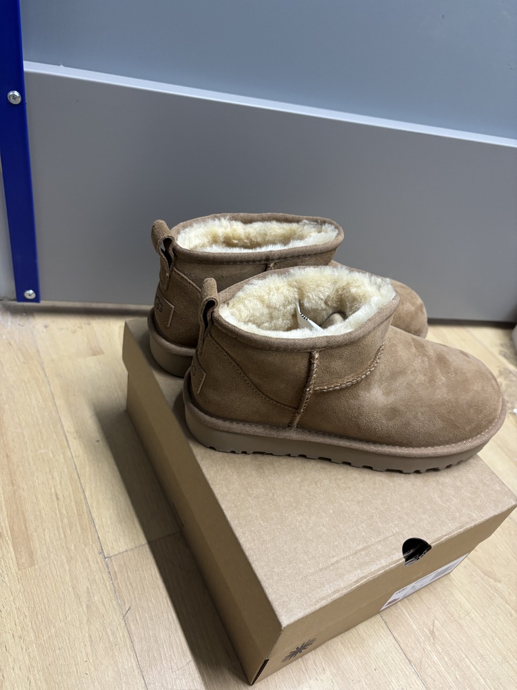 Acton Self storage unit auction IB-7324