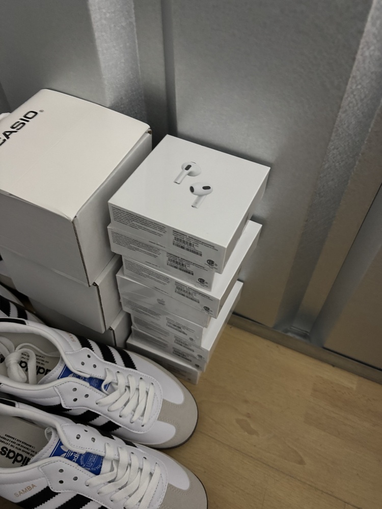 Acton storage facility unit auction IB-7324