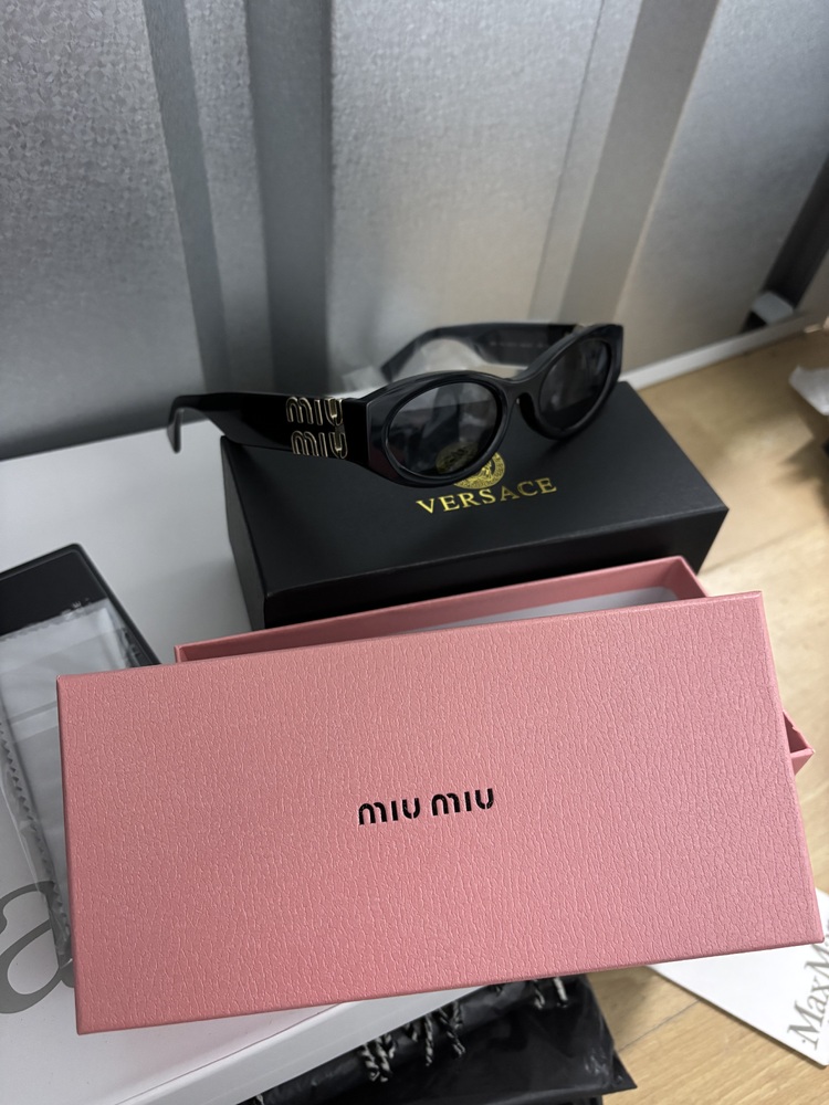 Acton Self storage unit auction IB-7324 13