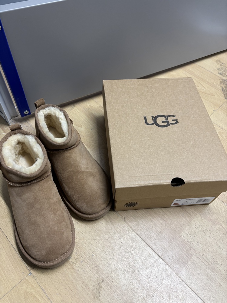 Acton storage facility unit auction IB-7324 26