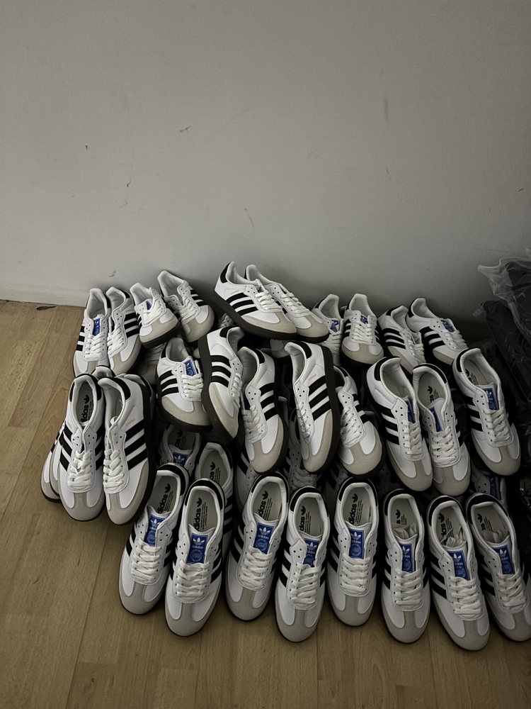 Acton Self storage unit auction IB-5115