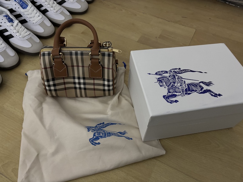 Acton Self storage unit auction IB-5115 73