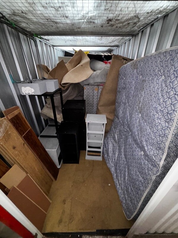 Self Storage Tameside  Storage auction IB-5849