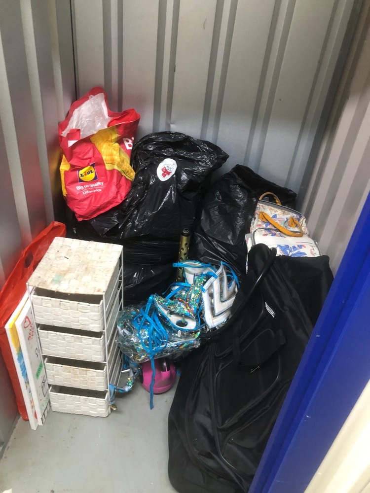 Stoke Newington storage facility unit auction IB-7950