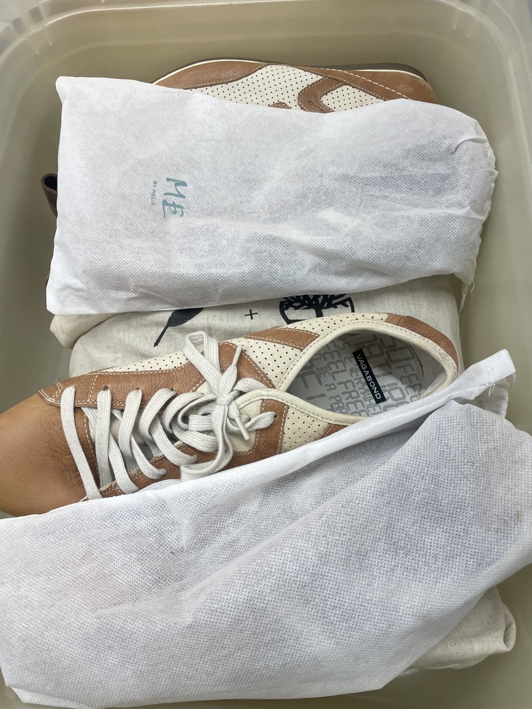 Guildford storage facility unit auction IB-1464