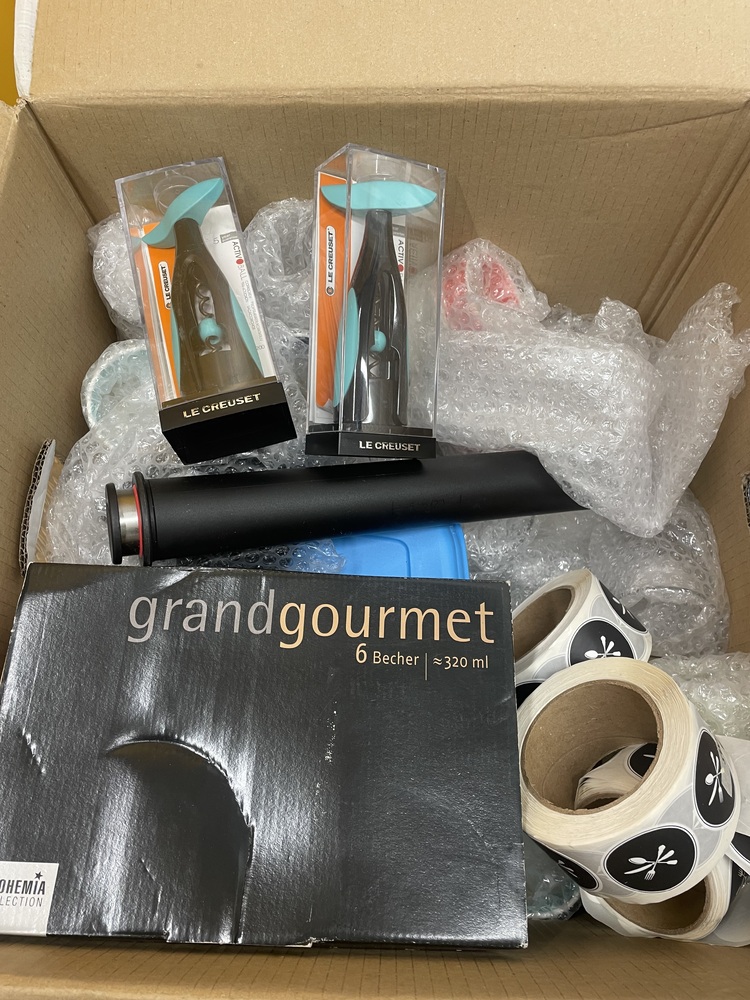 Guildford Self storage auction IB-1464 24