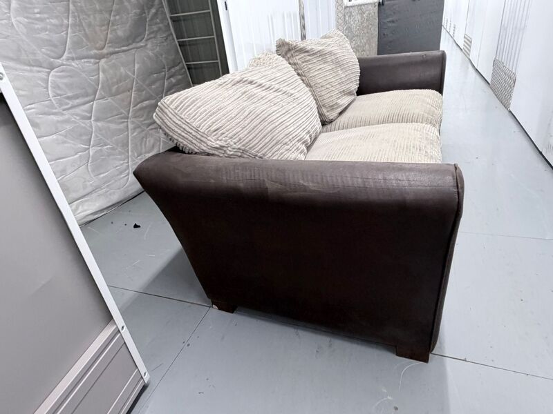 SureStore Bury Storage Unit auction IB-5660 22