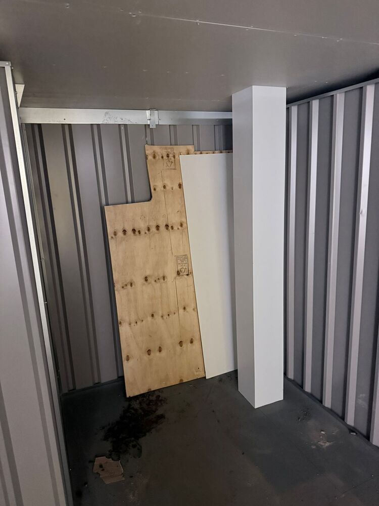 Yate Self storage unit auction IB-9640