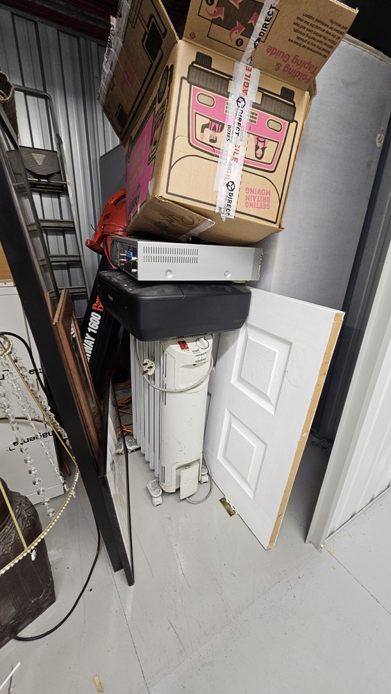 Magenta Storage Storage Unit auction IB-9017