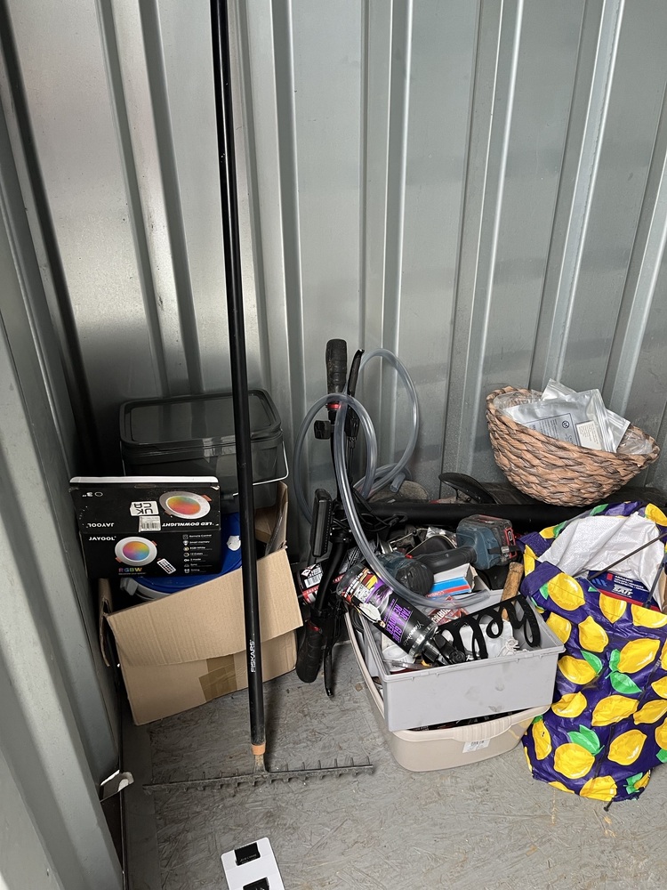 Storebox Hull Self storage unit auction IB-2307