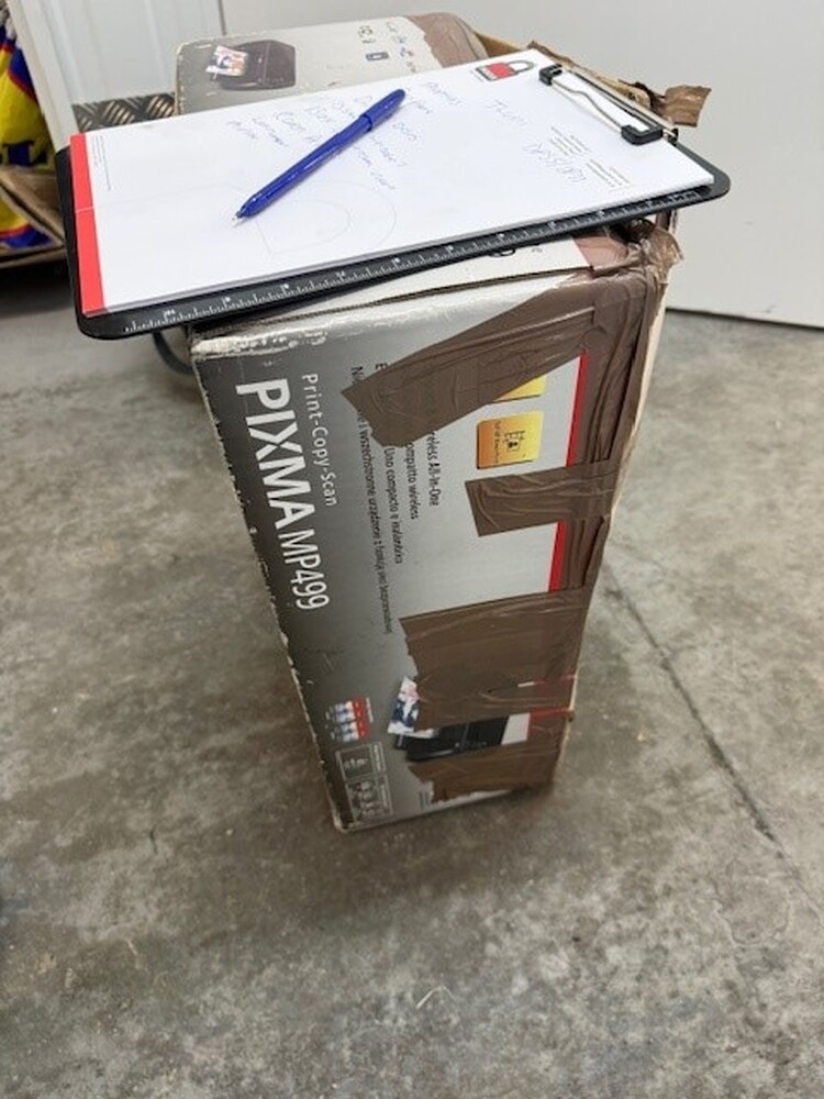 Cardiff Self storage unit auction IB-5574