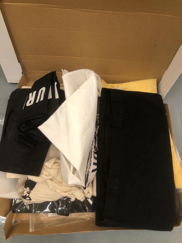 Staples Corner storage facility unit auction IB-2003