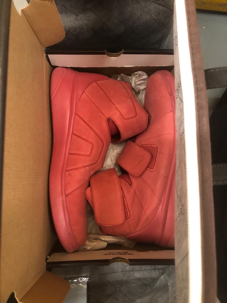 Staples Corner Self storage unit auction IB-2003 13