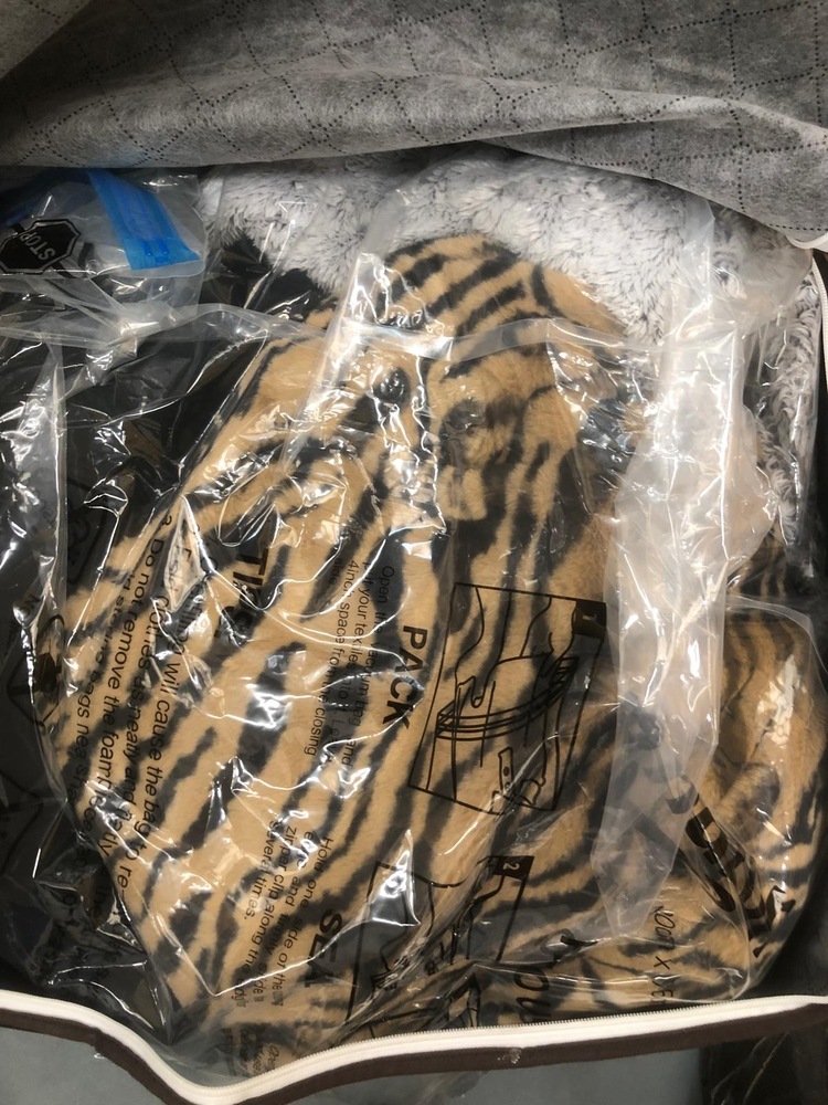 Staples Corner Storage Unit auction IB-2003 22