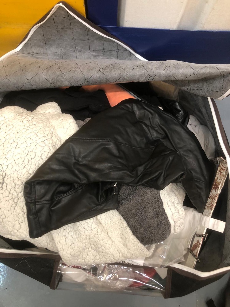 Staples Corner Storage auction IB-2003 30