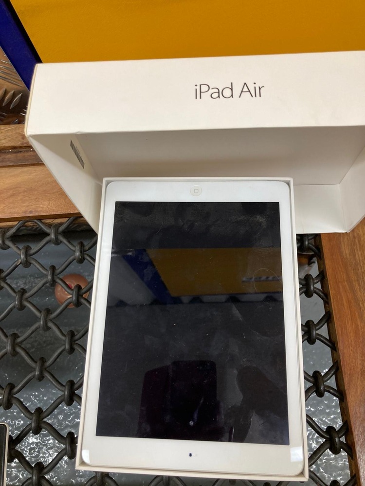 Staples Corner Storage Facility auction IB-6032