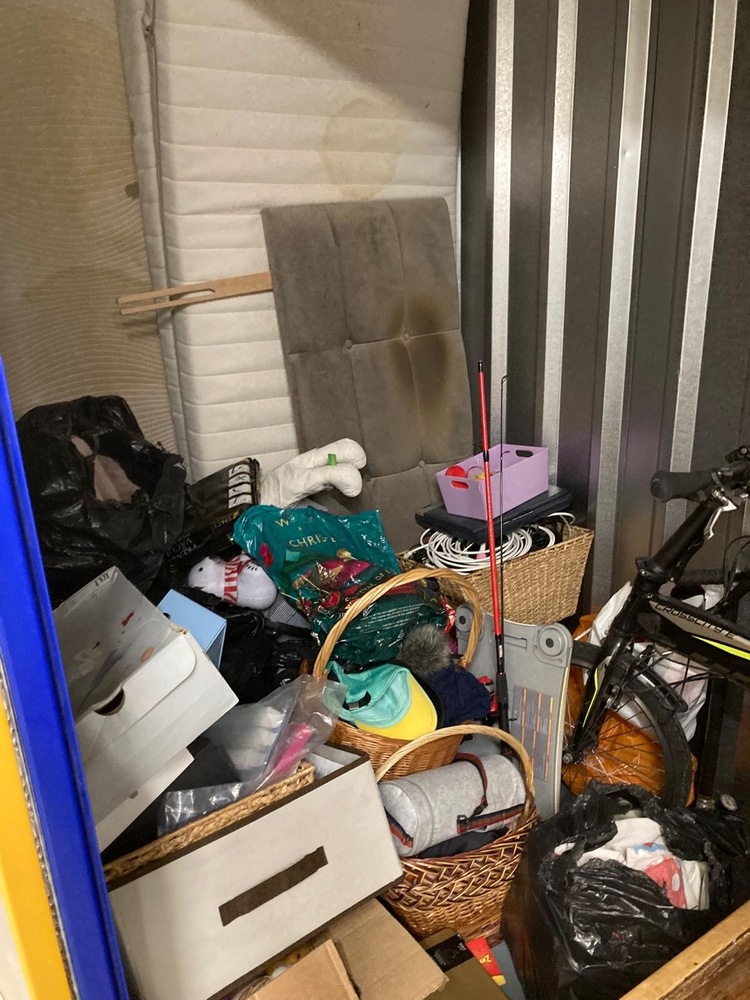 Staples Corner Storage auction IB-6032 20