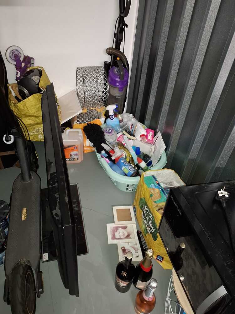 Swadlincote Storage Unit auction IB-7009