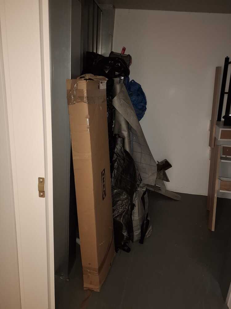 Swadlincote Storage auction IB-8430