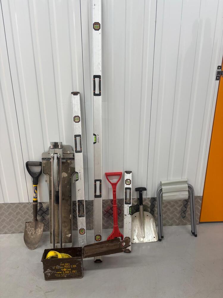 Orange Box - Long Eaton Storage auction IB-5490