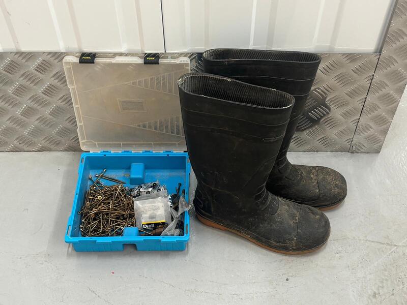 Orange Box - Long Eaton Self storage auction IB-5490 14