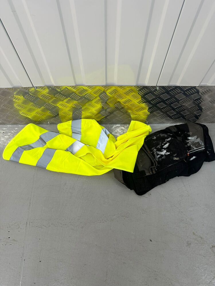 Orange Box - Long Eaton Self storage auction IB-5490 34