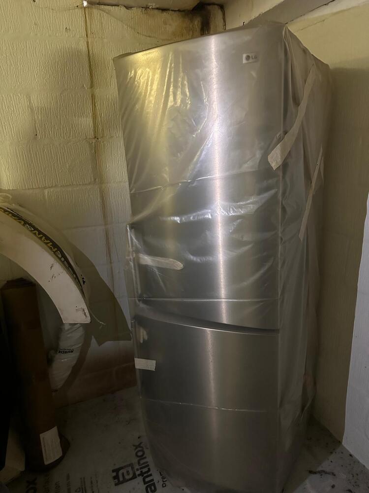 New Malden storage facility unit auction IB-3908 16