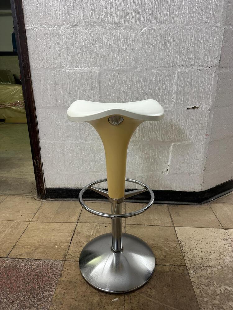 New Malden storage facility unit auction IB-3908 86