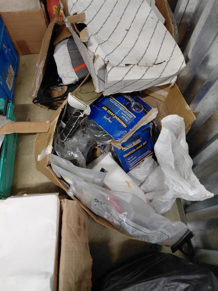 Milton Keynes Self storage unit auction IB-1760
