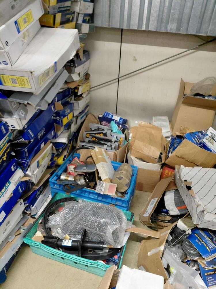 Milton Keynes storage facility unit auction IB-1760