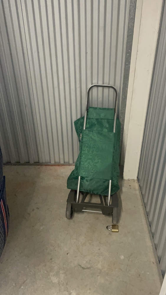 Battersea Self storage unit auction IB-4054