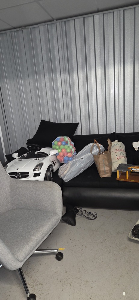 Woking Self storage unit auction IB-1544