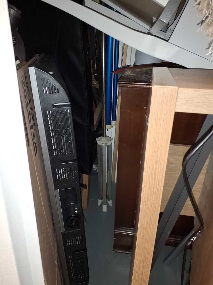 Sheffield Storage Unit auction IB-1156