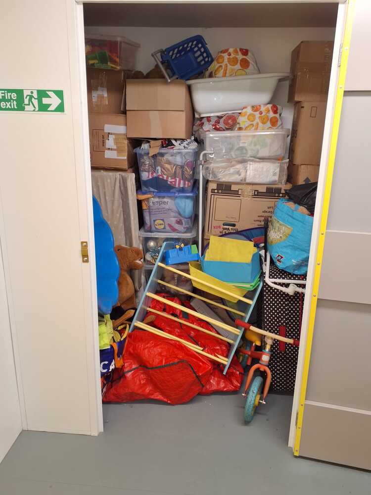 Sheffield Storage Unit auction IB-4554