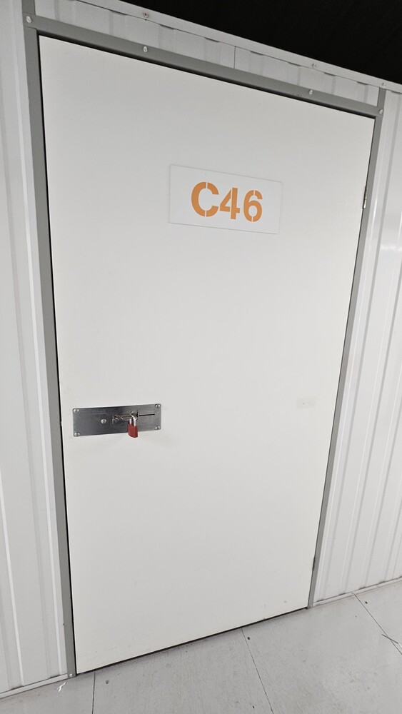 Magenta Storage Storage auction IB-7380