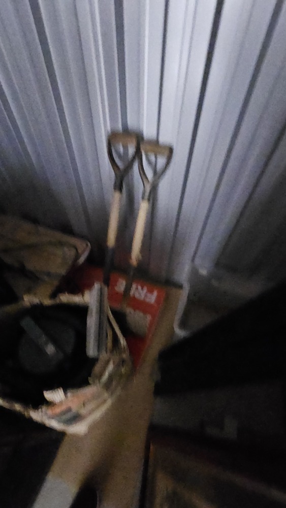 Magenta Storage Self storage unit auction IB-7380