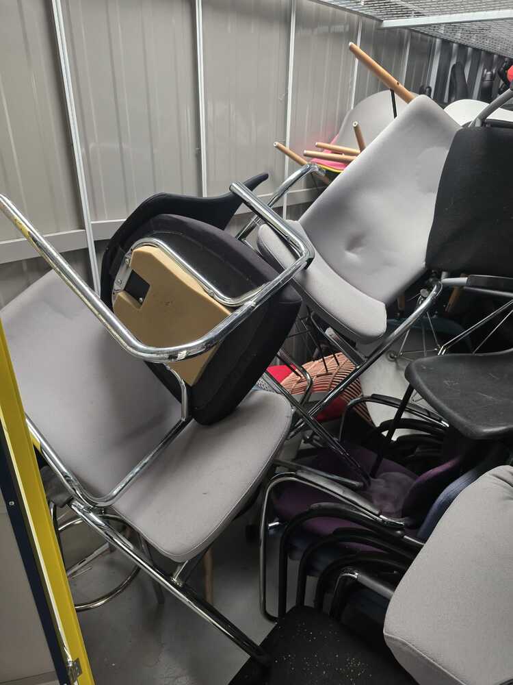 LEEDS storage facility unit auction IB-7269