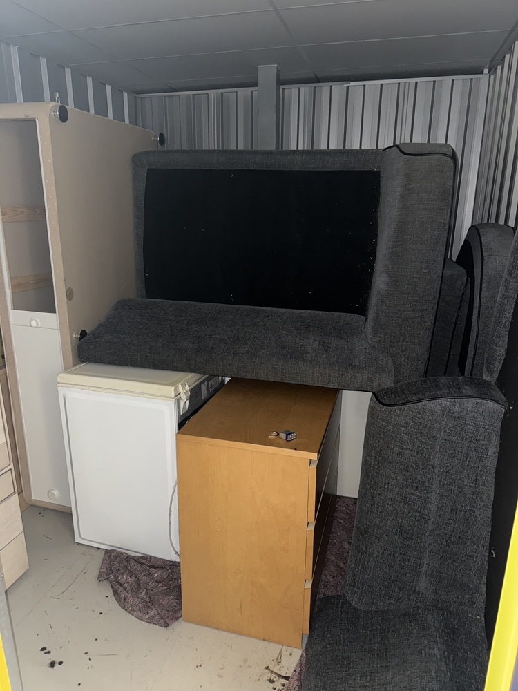 ROCHDALE Storage Unit auction IB-1732