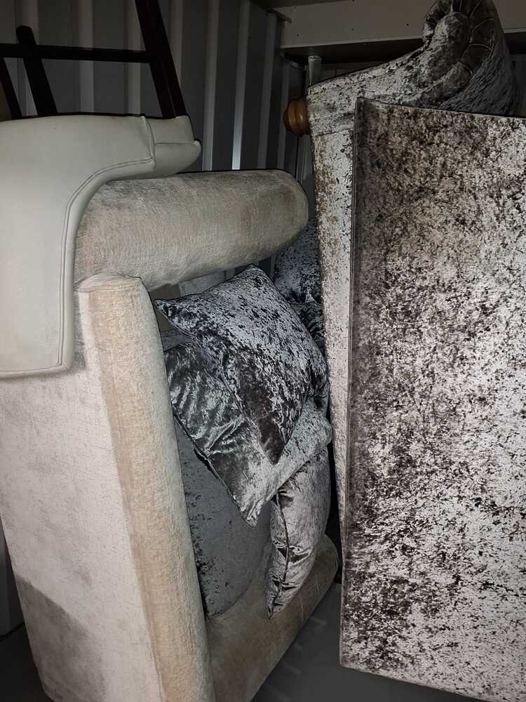 Sheffield Self storage unit auction IB-9975