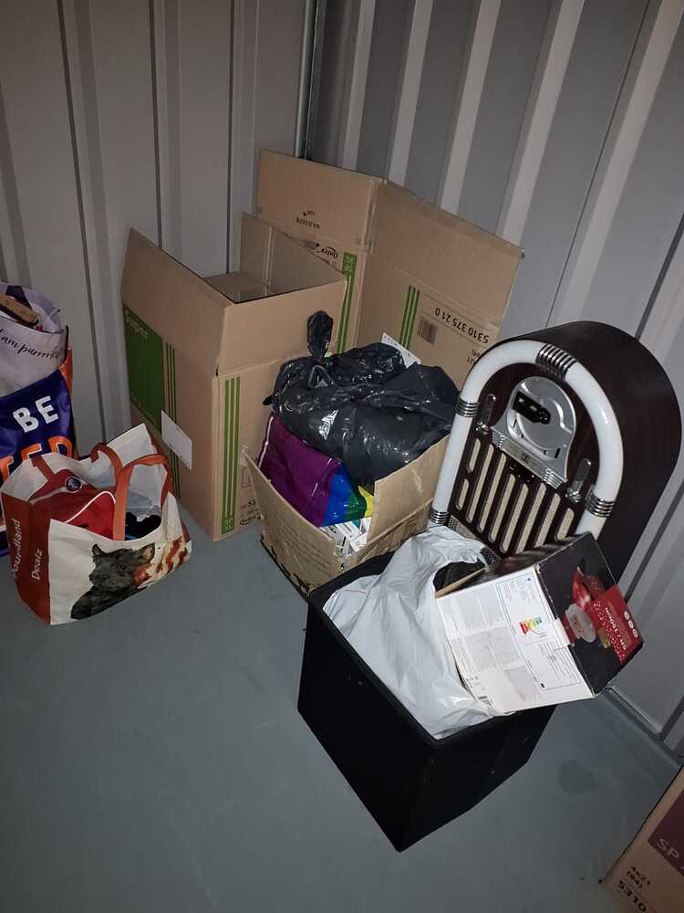 Sheffield Self storage unit auction IB-6786