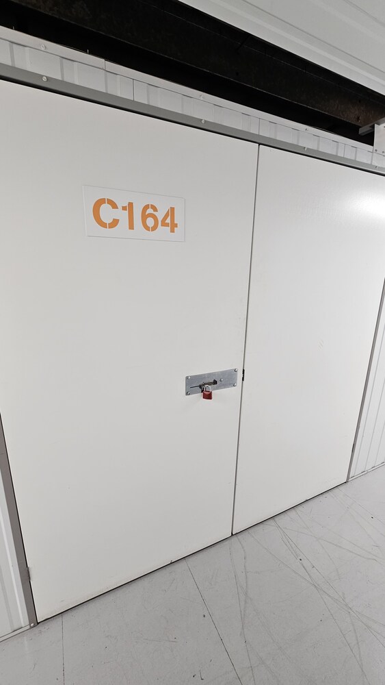 Magenta Storage Storage auction IB-7754