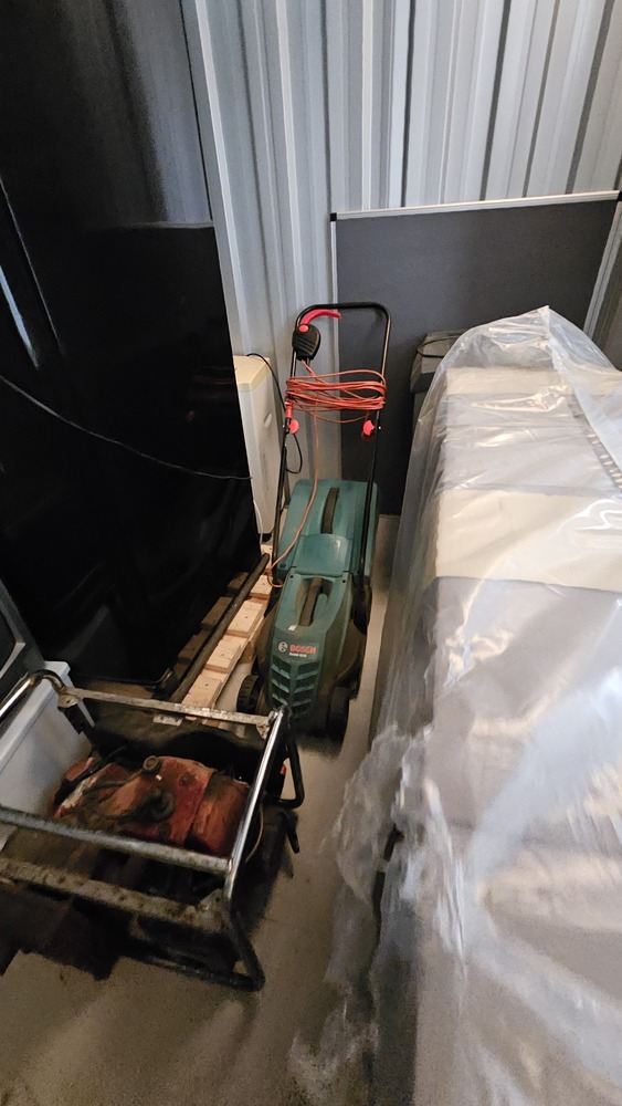 Magenta Storage Storage auction IB-7754 10