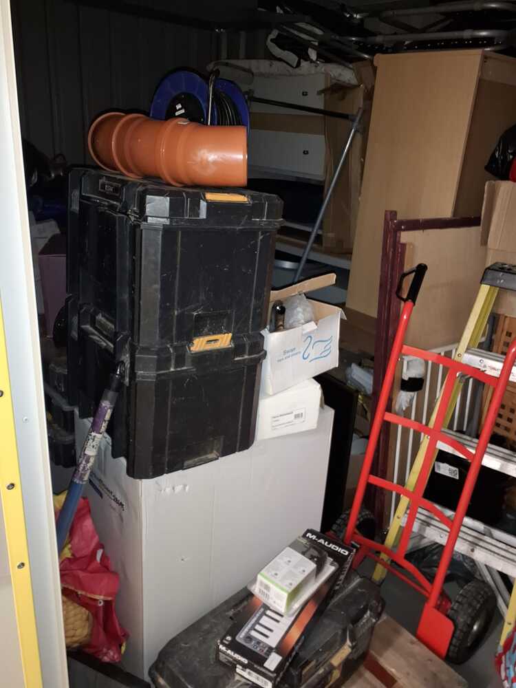 Burton Upon Trent Self storage auction IB-5318