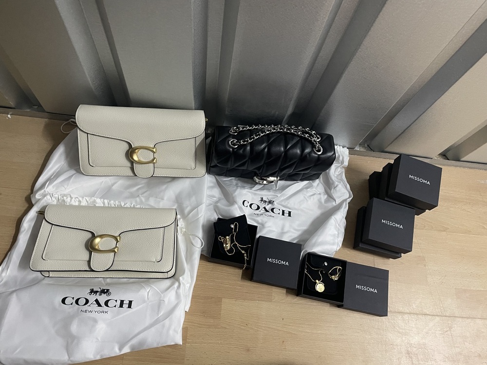 Acton Storage Unit auction IB-9376 22