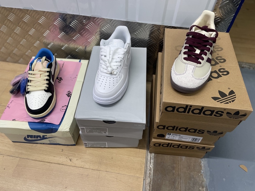 Acton Self storage auction IB-7482 14