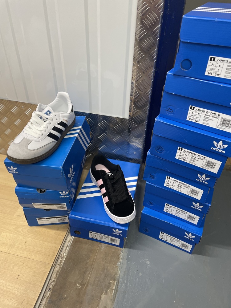 Acton storage facility unit auction IB-7482 16