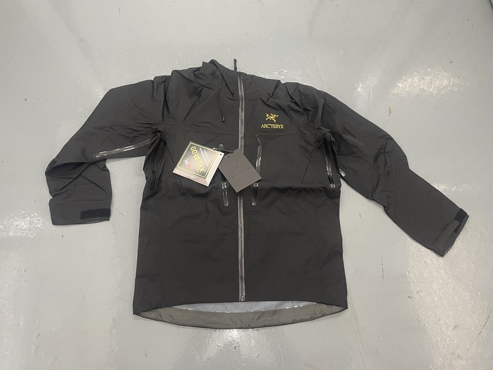 Acton Storage Unit auction IB-5670 12