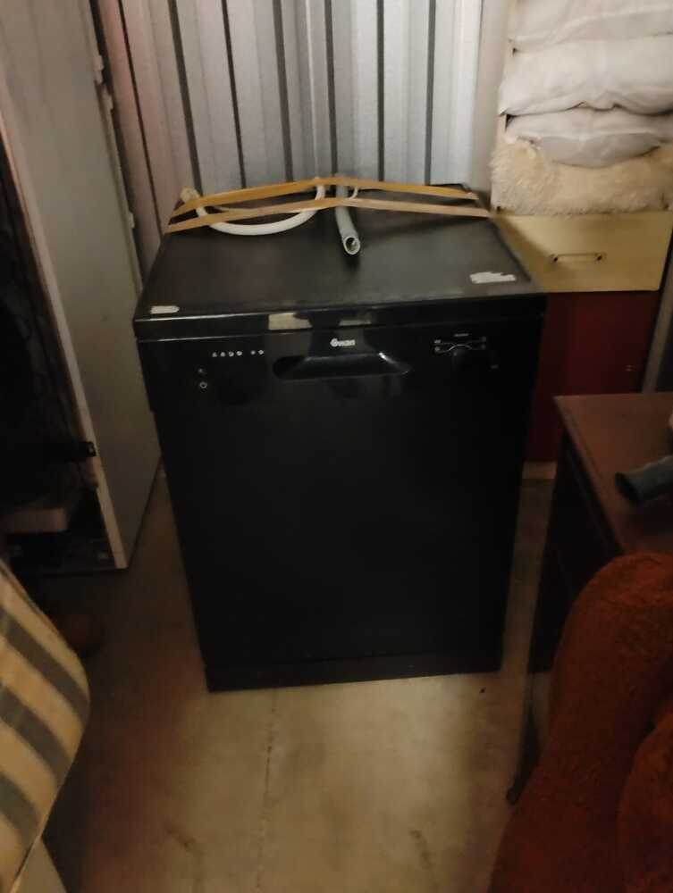Britannia Beckwith Eastbourne  storage facility unit auction IB-5433