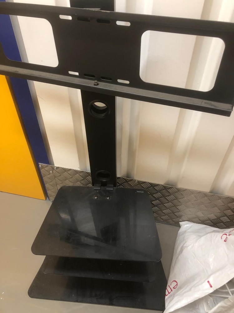 Hayes Self storage facility auction IB-1008